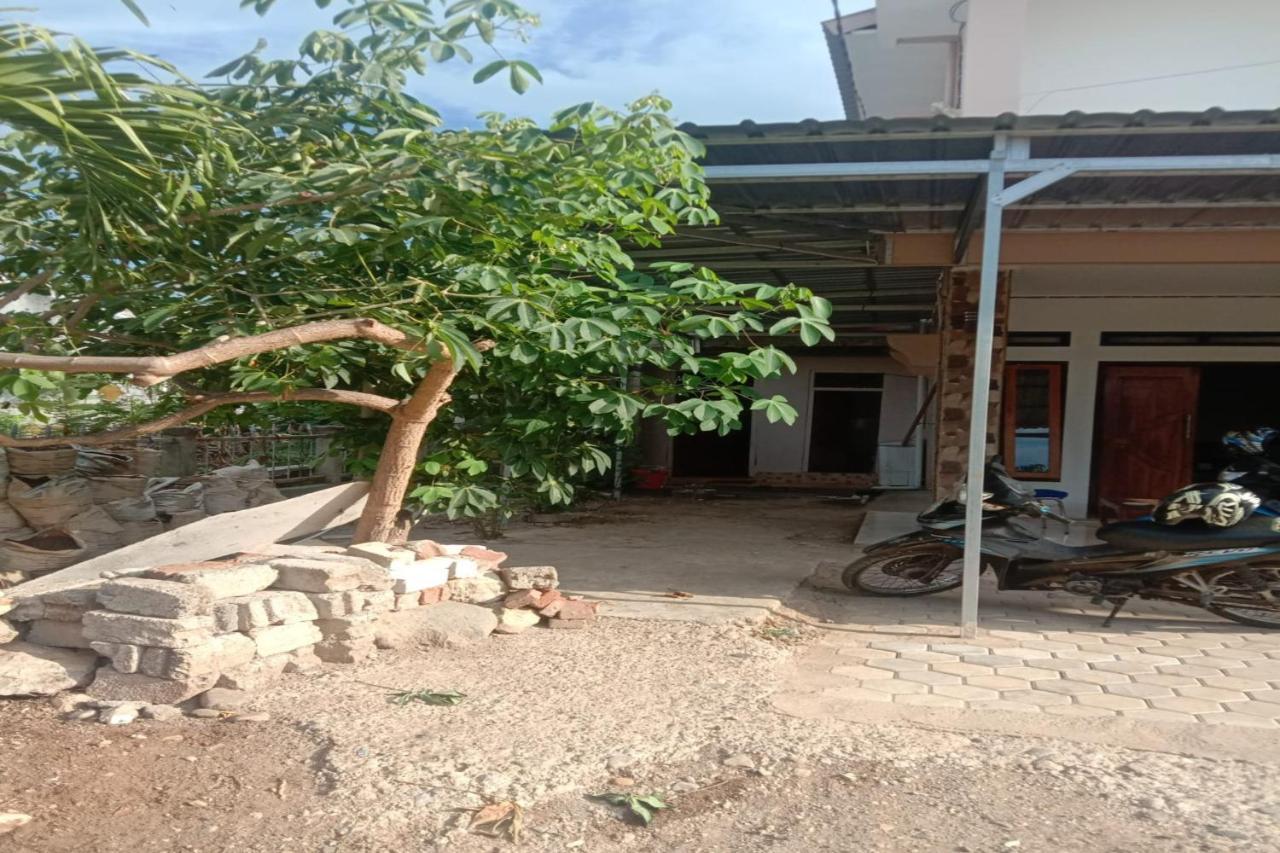 Express O 91722 Home Stay Dan Sewa Mobil Jhon'S Family Labuan Bajo Exterior photo