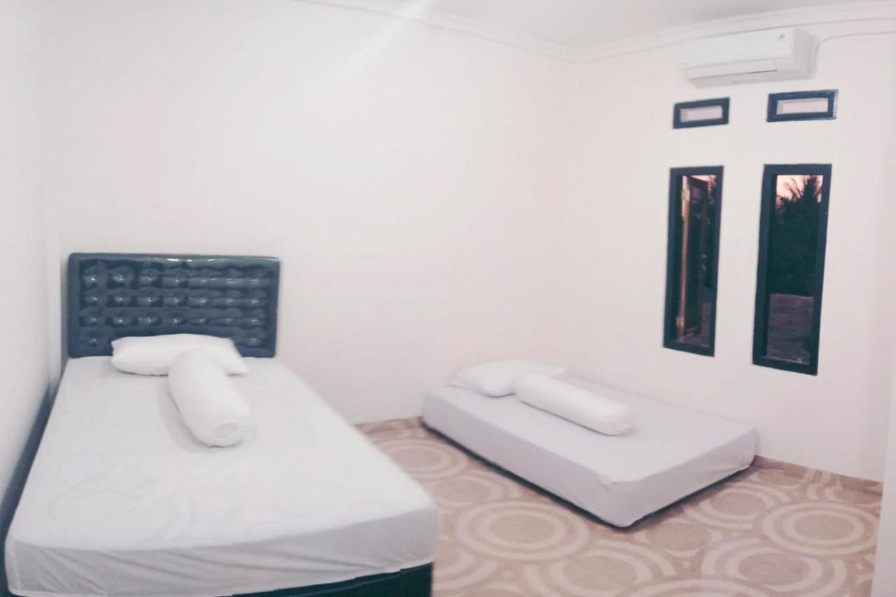 Express O 91722 Home Stay Dan Sewa Mobil Jhon'S Family Labuan Bajo Exterior photo