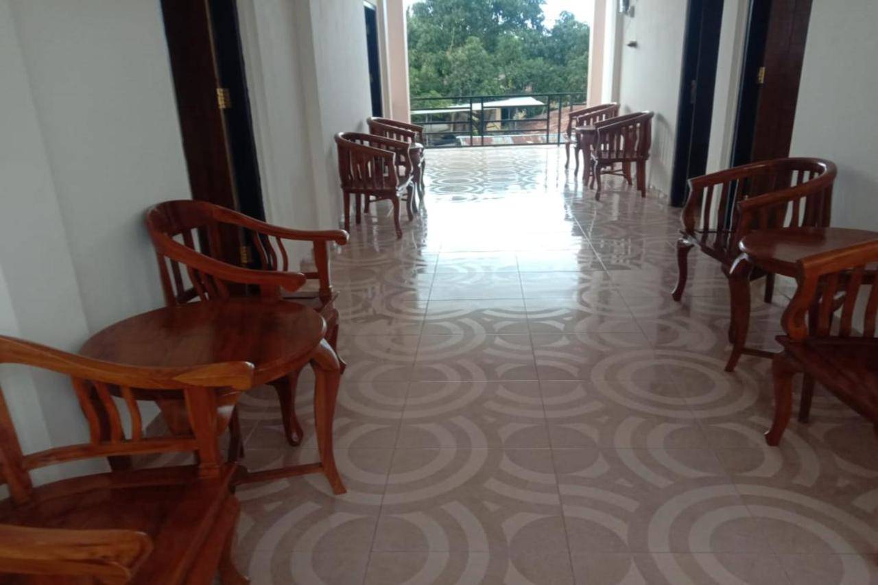 Express O 91722 Home Stay Dan Sewa Mobil Jhon'S Family Labuan Bajo Exterior photo