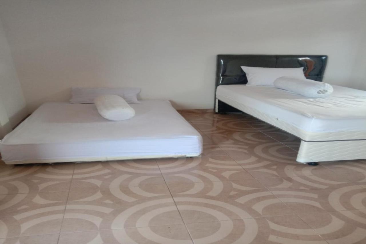 Express O 91722 Home Stay Dan Sewa Mobil Jhon'S Family Labuan Bajo Exterior photo